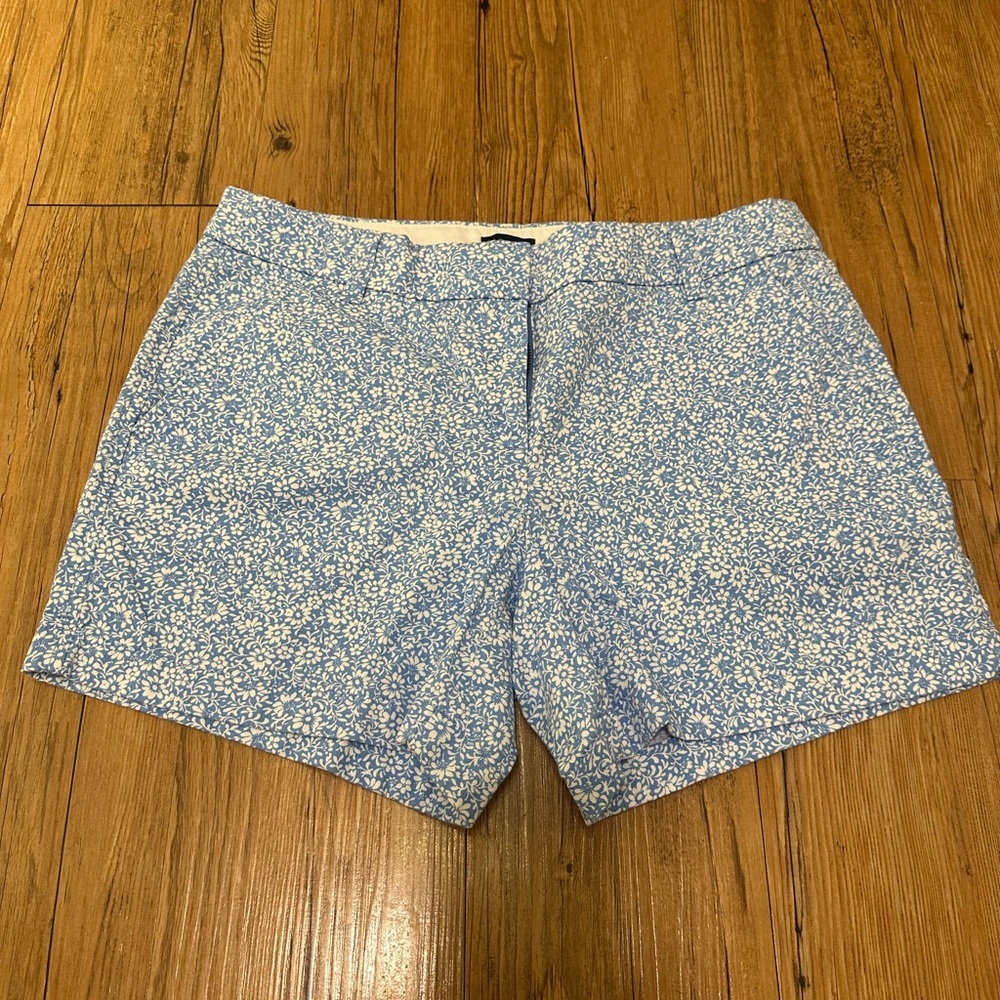 J. Crew Light Blue Floral Womens Shorts sz 6